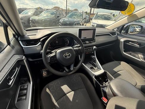 Used 2025 Toyota RAV4 XLE AWD/4WD image 22