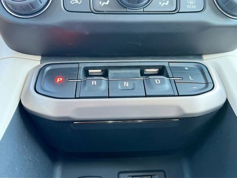 Used 2023 GMC Acadia Denali w/ Denali Ultimate Package FWD image 17