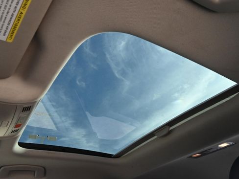 Used 2023 Volkswagen Jetta SE w/ Panoramic Sunroof Package image 25