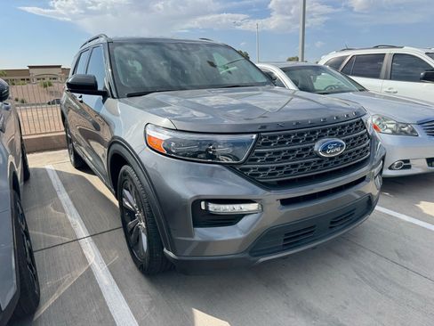 Used 2022 Ford Explorer XLT w/ Equipment Group 202A RWD image 5