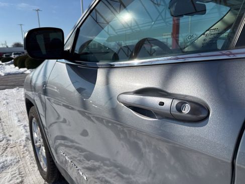 Used 2015 Jeep Cherokee Limited image 10