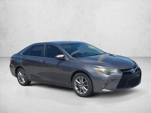 Used 2015 Toyota Camry SE FWD image 3