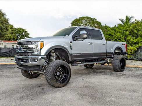 Used 2017 Ford F250 Lariat w/ Chrome Package image 2