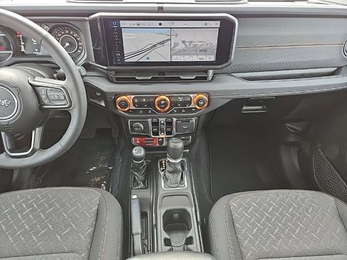 Used 2025 Jeep Gladiator Mojave w/ Safety Group image 17