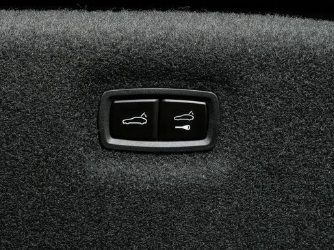 New 2026 Porsche Taycan image 33