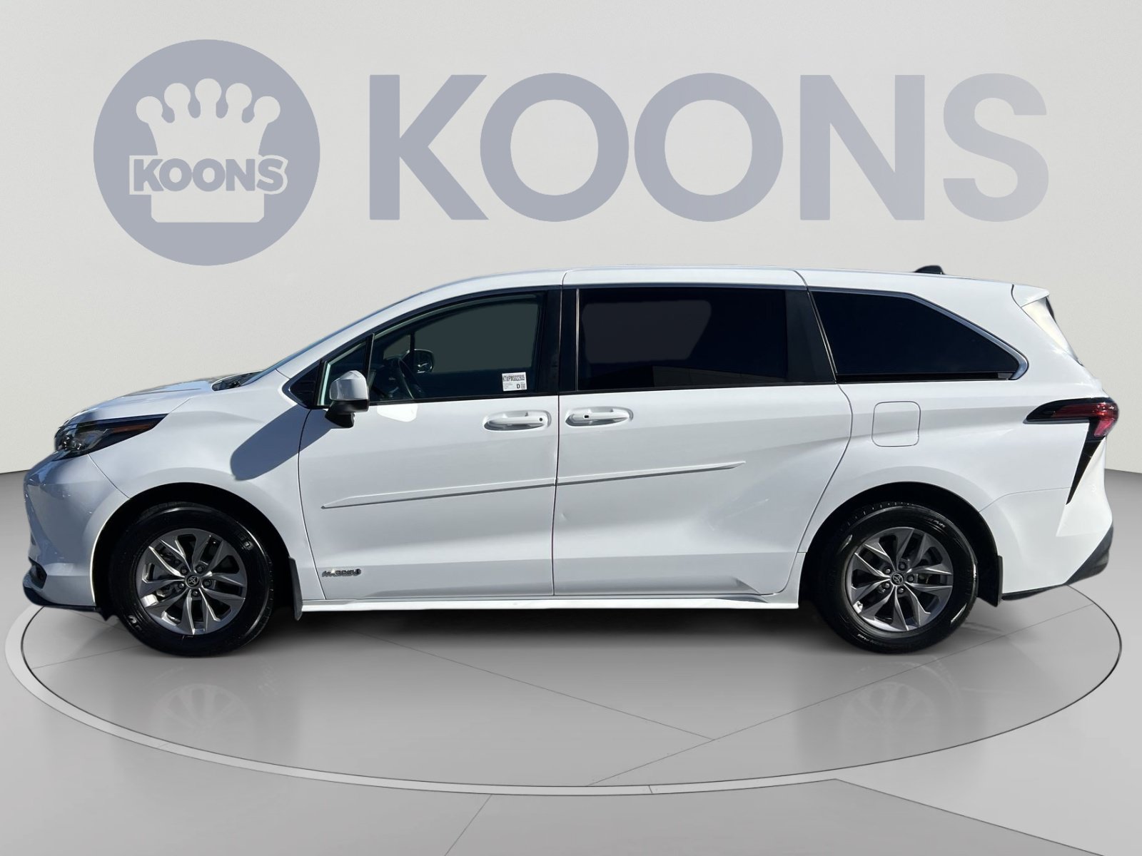 Used 2021 Toyota Sienna LE AWD/4WD image 2