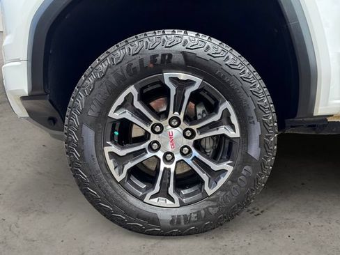 Certified 2024 GMC Canyon AT4 AWD/4WD image 9