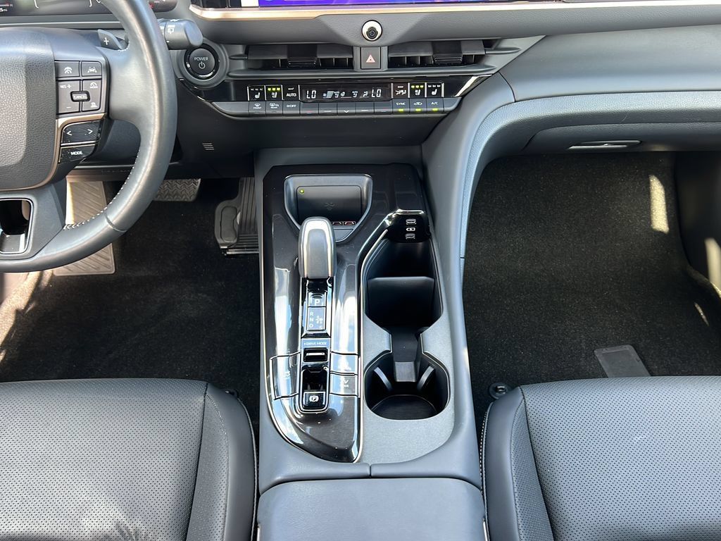 Used 2025 Toyota Crown Signia AWD/4WD image 15