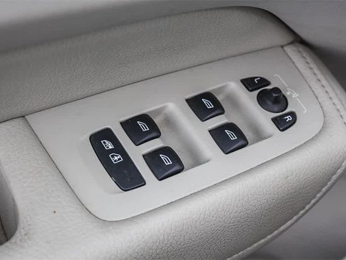 Used 2020 Volvo XC60 T5 Momentum w/ Protection Package Premier image 26