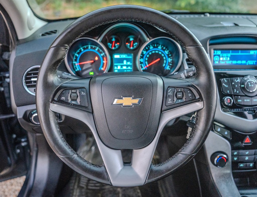 Used 2013 Chevrolet Cruze LT FWD image 6