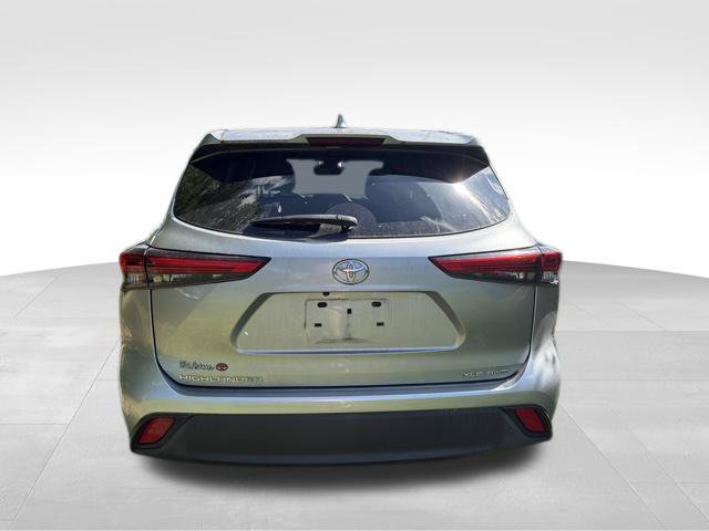 Used 2021 Toyota Highlander XLE AWD/4WD image 6