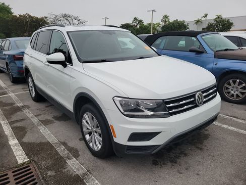Used 2018 Volkswagen Tiguan SE w/ Panoramic Sunroof Package image 3