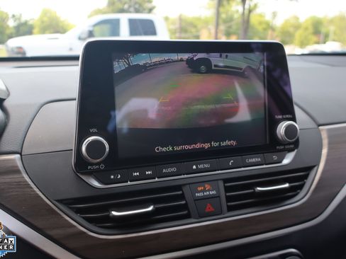 Used 2025 Nissan Altima 2.5 SV FWD image 22
