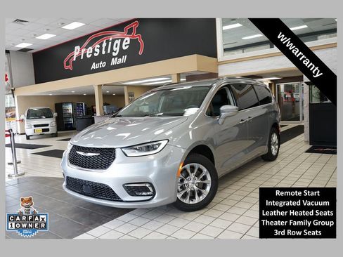 Used 2021 Chrysler Pacifica Touring-L w/ Uconnect Theater Family Group AWD/4WD image 1