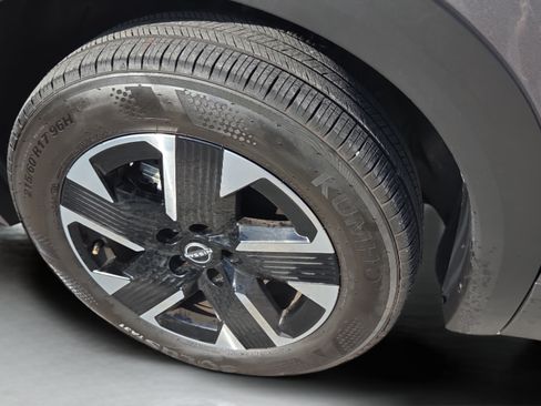 Used 2025 Nissan Kicks SV AWD/4WD image 9