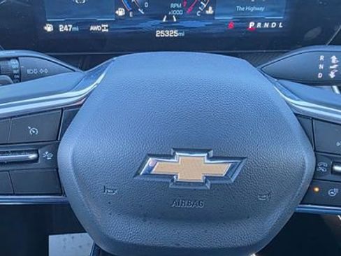 Used 2025 Chevrolet Equinox LT image 18