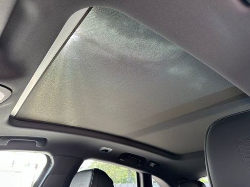 Used 2025 Porsche Macan image 30