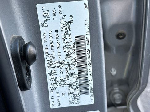 Used 2015 Toyota Tacoma 4x4 Double Cab w/ TRD Off-Road Package image 28