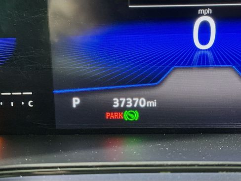 Used 2022 Volkswagen Taos SE w/ Panoramic Sunroof Package FWD image 18