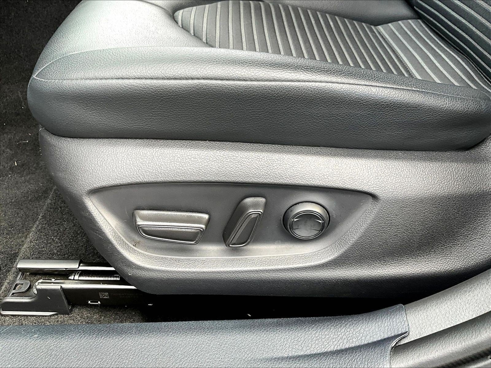 Used 2020 Toyota Camry SE w/ Sunroof Package FWD image 36