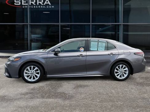 Used 2024 Toyota Camry SE FWD image 2