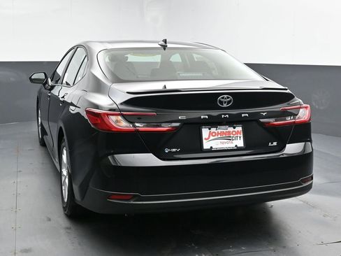 Used 2025 Toyota Camry LE image 6