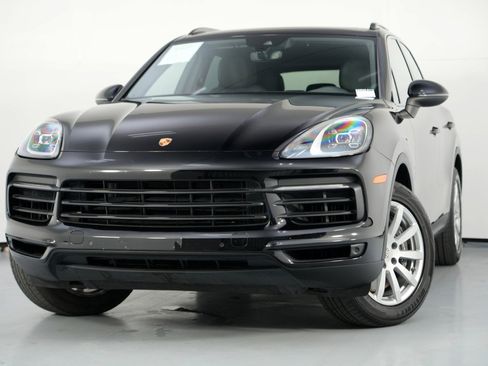Used 2022 Porsche Cayenne Platinum Edition image 3