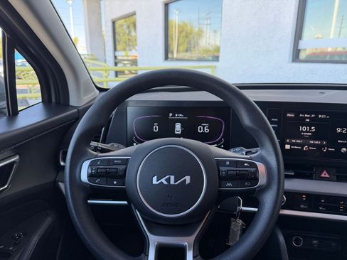 Used 2025 Kia Sportage LX image 33