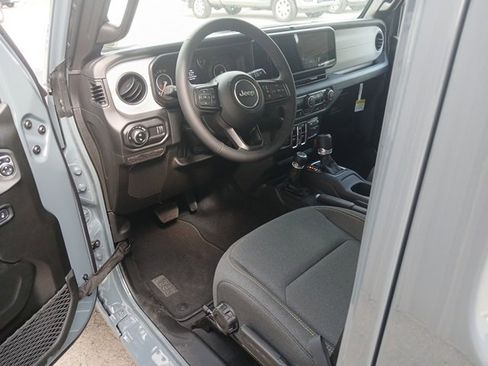 New 2025 Jeep Gladiator Sport image 36