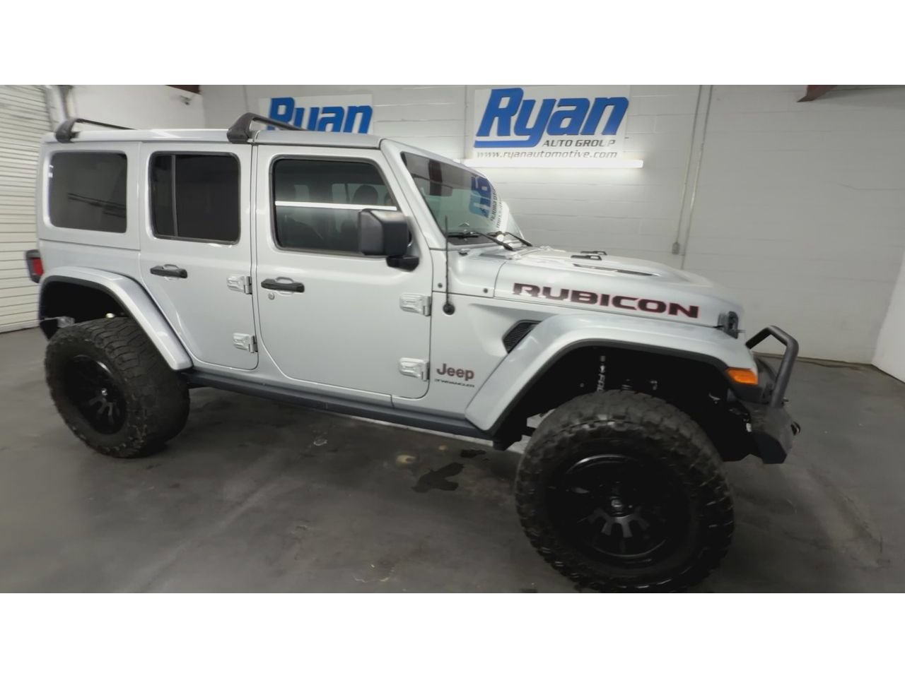 Used 2023 Jeep Wrangler Unlimited Rubicon w/ Cold Weather Group AWD/4WD image 2