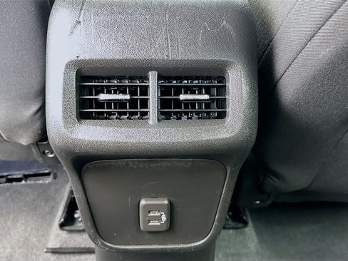 Used 2021 Chevrolet Equinox LS FWD image 16