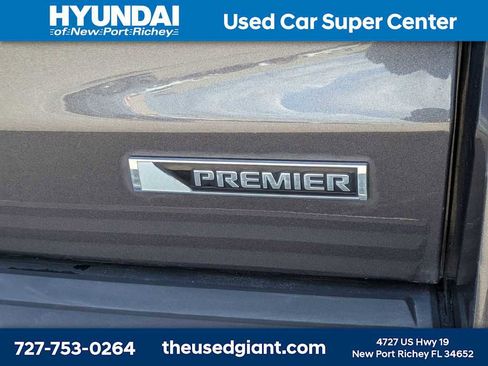 Used 2018 Chevrolet Suburban Premier RWD image 14