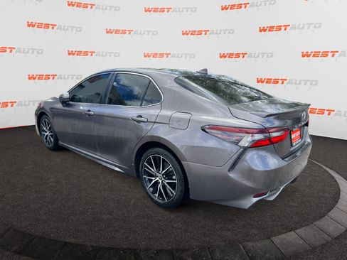 Used 2021 Toyota Camry SE FWD image 3