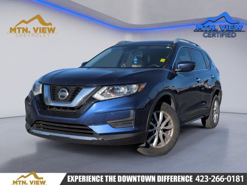 Used 2020 Nissan Rogue SV image 1