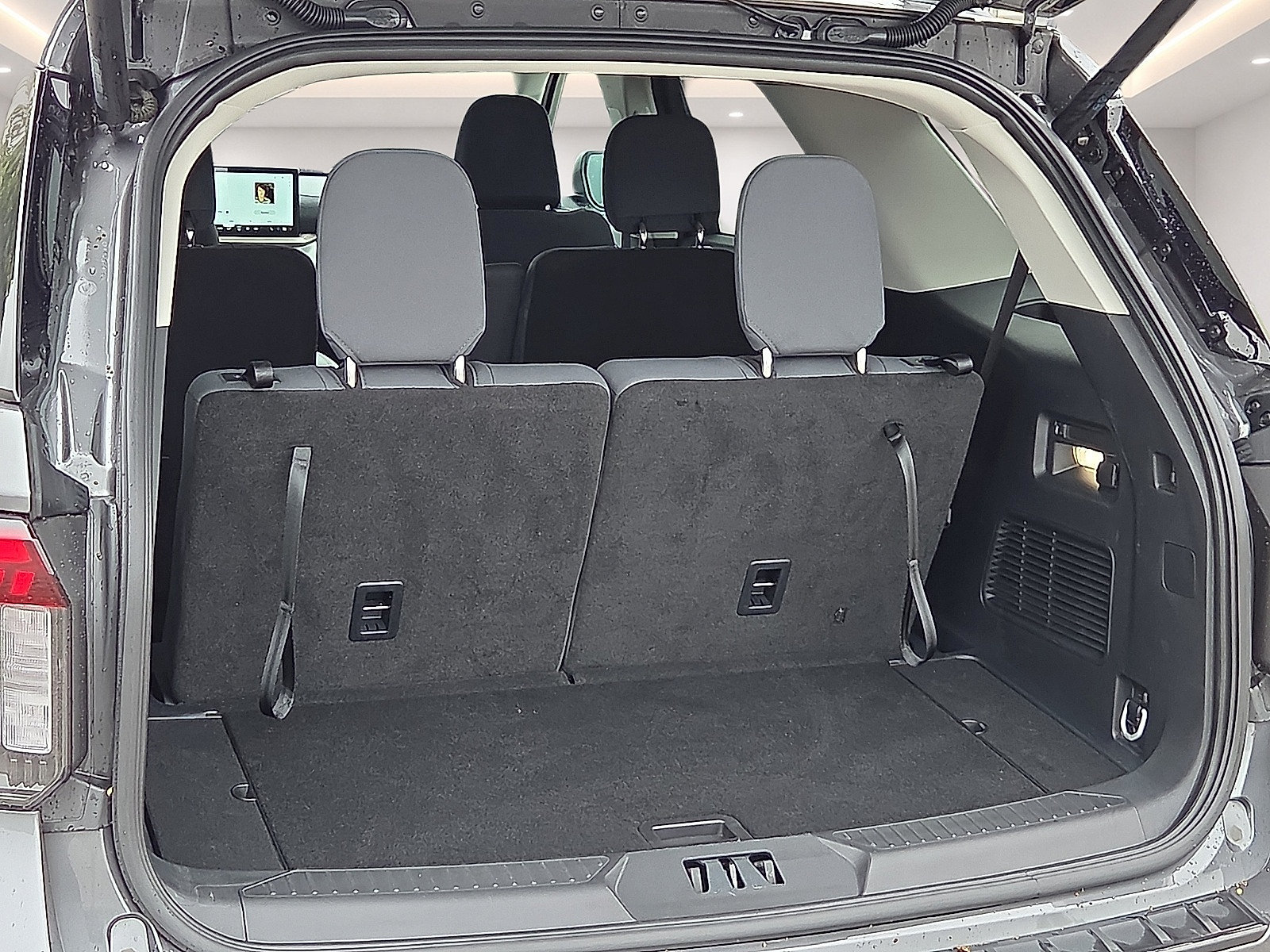 Used 2025 Ford Explorer Active RWD image 8