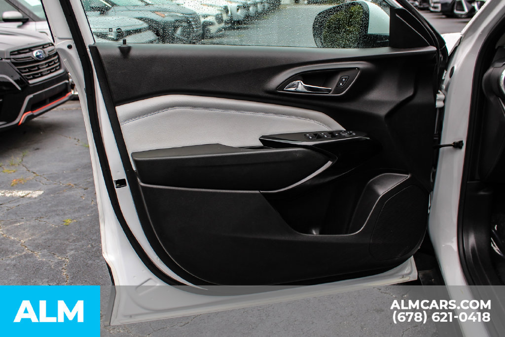 Used 2025 Chevrolet Trax LT FWD image 37