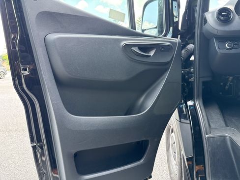 Used 2024 Mercedes-Benz Sprinter 2500 image 19
