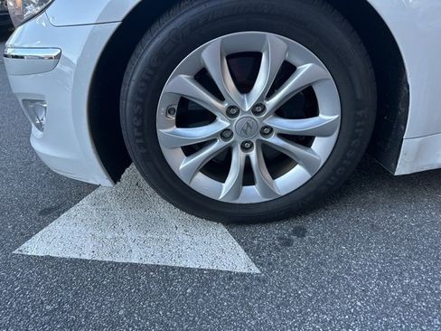 Used 2012 Hyundai Genesis 3.8 image 4