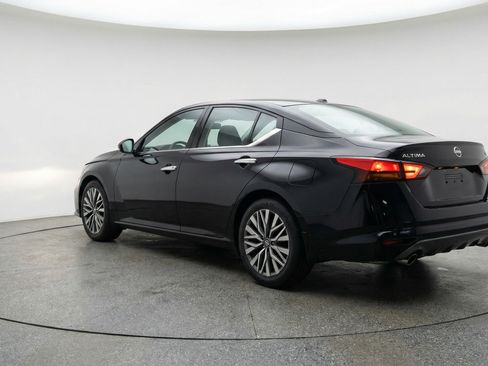 Used 2025 Nissan Altima 2.5 SV image 6