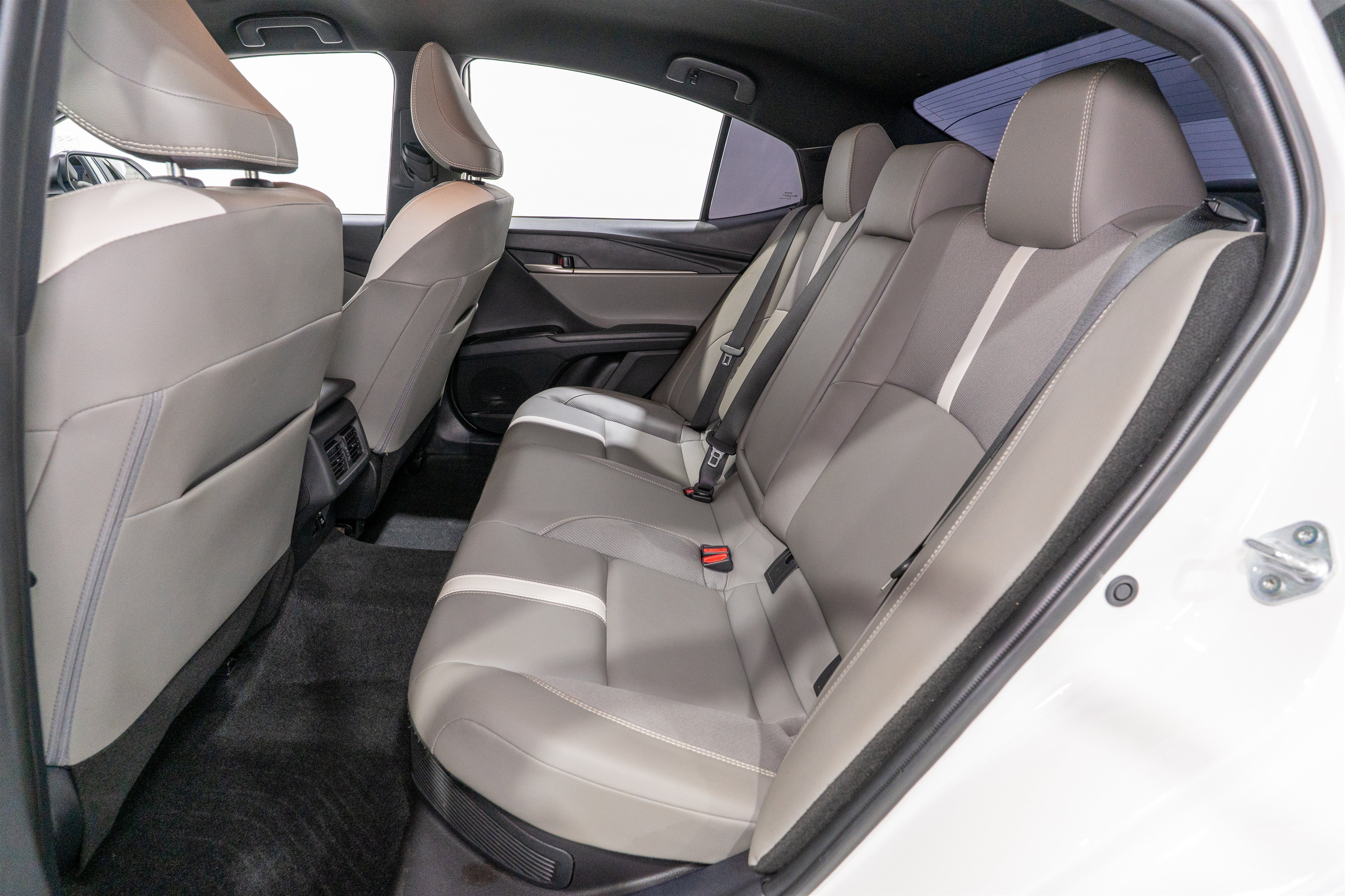 Used 2025 Toyota Camry SE FWD image 29
