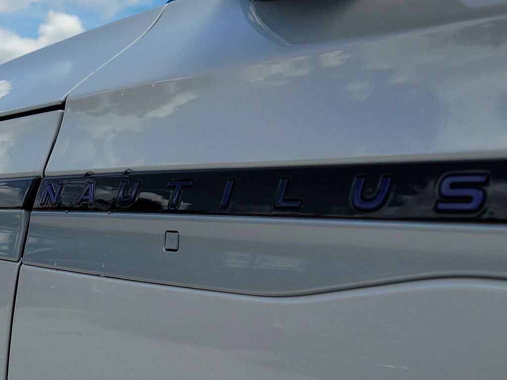 New 2026 Lincoln Nautilus Reserve AWD/4WD image 6