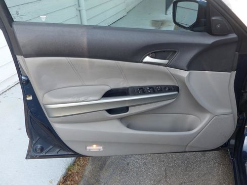 Used 2010 Honda Accord EX-L image 17