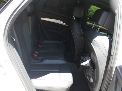 Used 2018 Audi SQ5 Prestige w/ Prestige Package AWD/4WD image 17