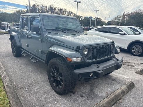 Used 2024 Jeep Gladiator Sport image 3