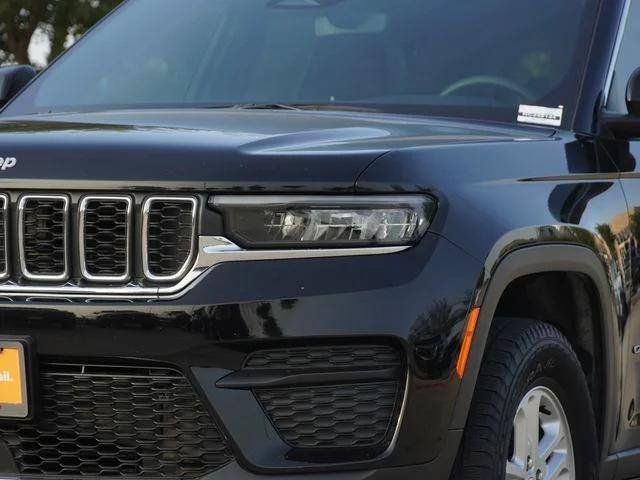 Certified 2024 Jeep Grand Cherokee Laredo RWD image 4