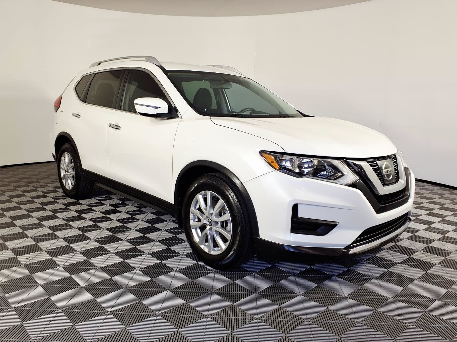 Used 2017 Nissan Rogue SV FWD image 3