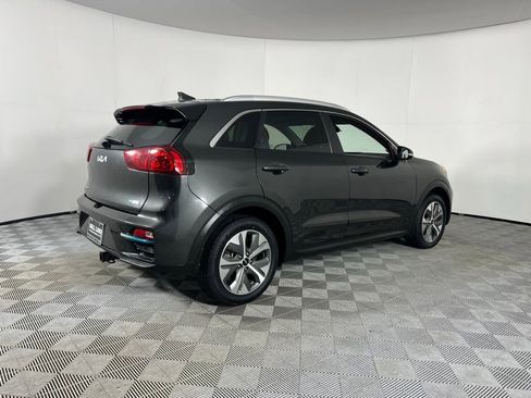Used 2022 Kia Niro EX Premium w/ Cold Weather Package image 5