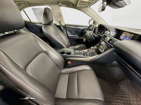 Used 2017 Lexus IS 300 AWD image 33