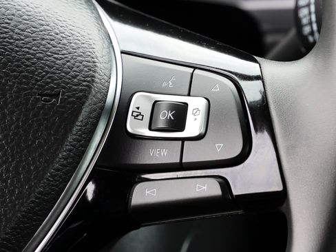 Used 2020 Volkswagen Tiguan SE AWD/4WD image 34