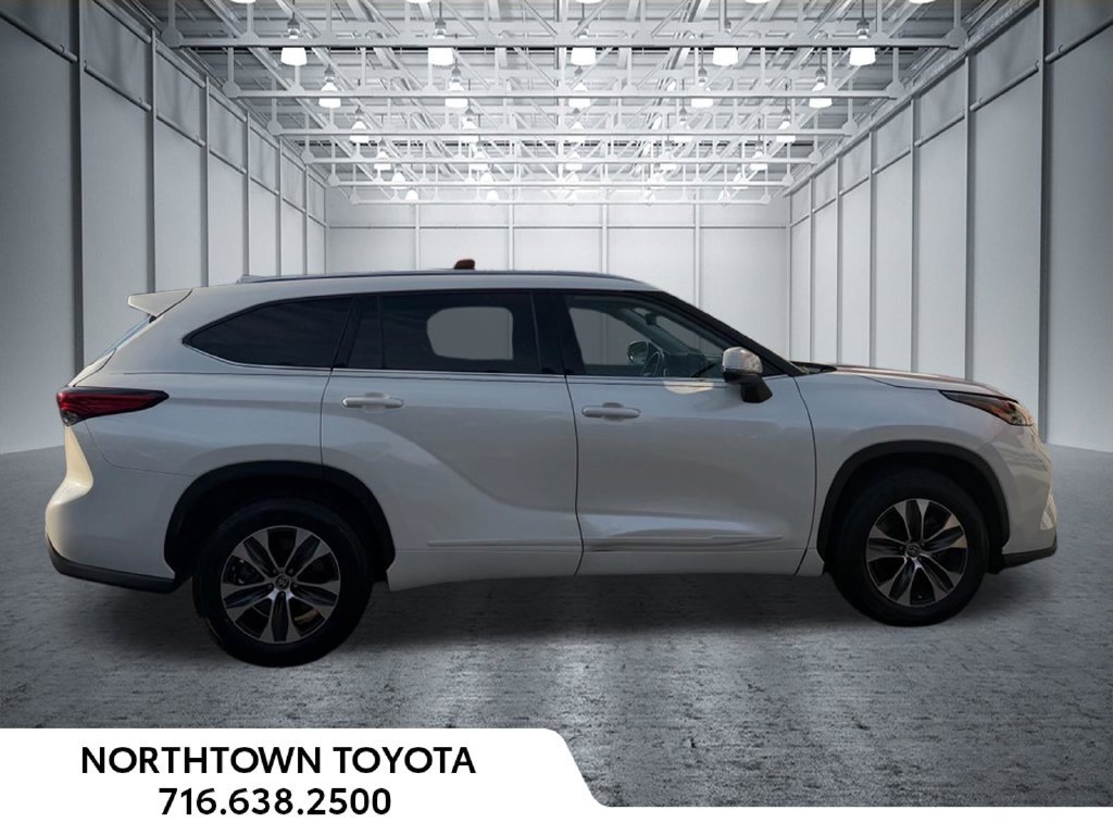 Used 2021 Toyota Highlander XLE FWD image 6